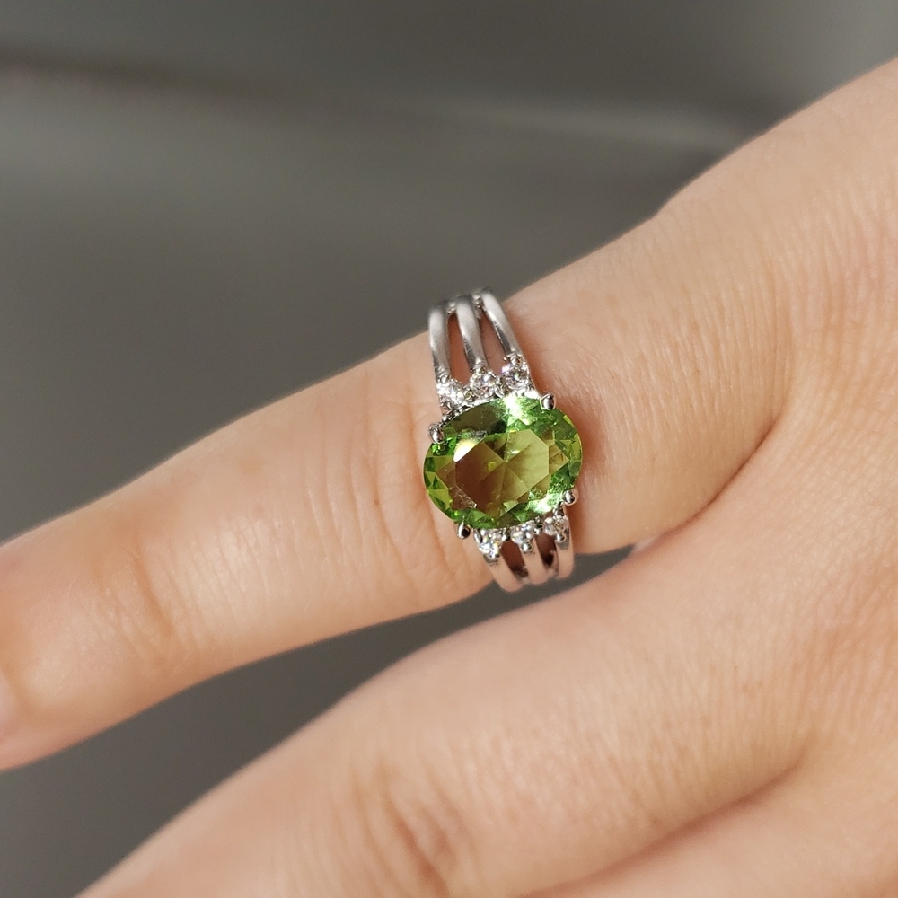 Peridot Ring - Picture 6 of 6